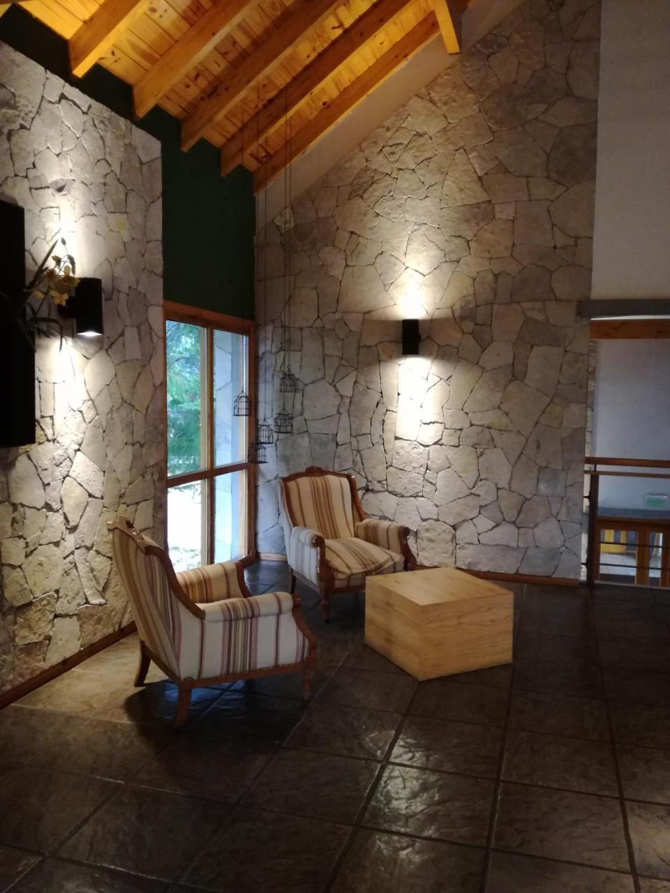Hosteria Aca Al Sur ビージャ・ラ・アンゴストゥーラ エクステリア 写真